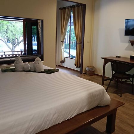 Klang Aow Seafood & Resort Khanom Exterior foto